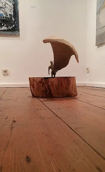 Airman — Vista 3, escultura en madera de Stefan Seitz