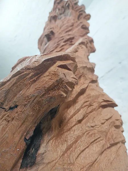 Drifting up — Ansicht 10, Holzskulptur von Stefan Seitz