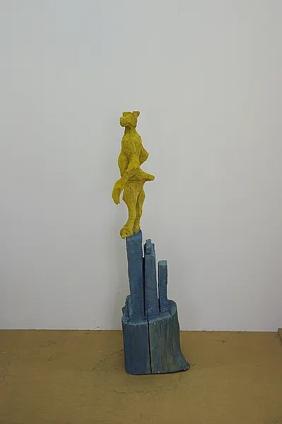 Hans — Ansicht 2, Holzskulptur von Stefan Seitz
