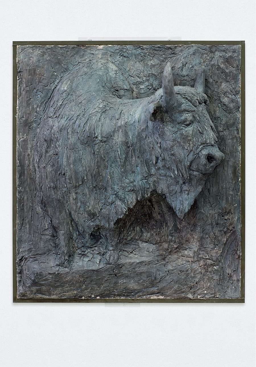 Jaqueline — Holzskulptur von Stefan Seitz, 2009, Gips, farbig gefasst