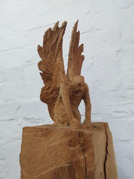 Like to fly — Ansicht 3, Holzskulptur von Stefan Seitz