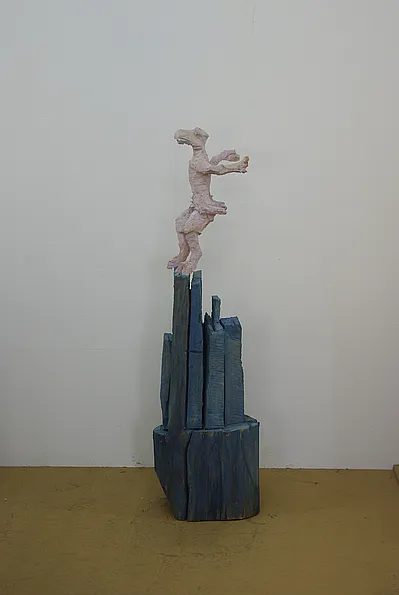 Linda — Ansicht 2, Holzskulptur von Stefan Seitz