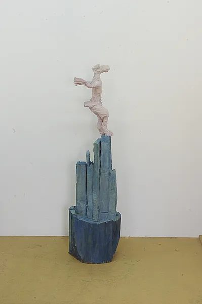 Linda — Ansicht 3, Holzskulptur von Stefan Seitz