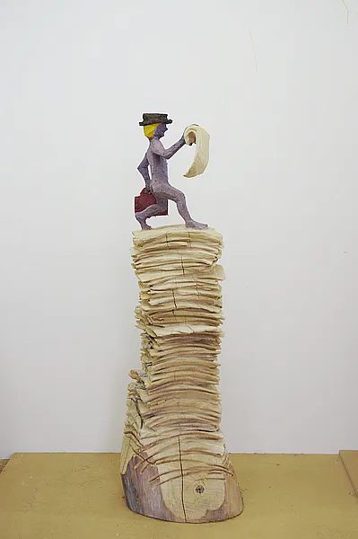 Paperman — Vista 2, escultura en madera de Stefan Seitz
