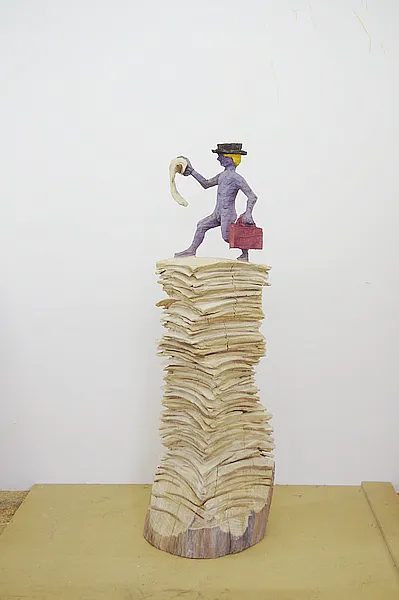 Paperman — Vista 3, escultura en madera de Stefan Seitz