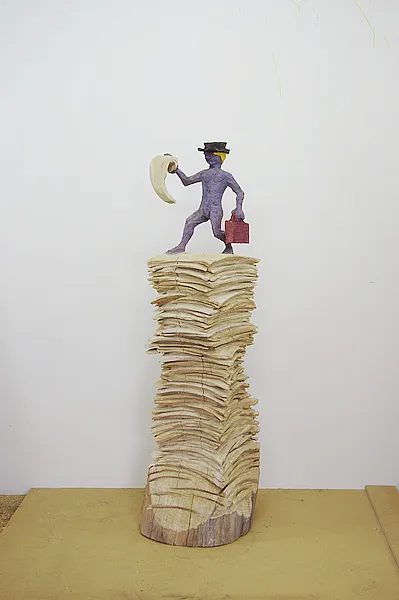 Paperman — Holzskulptur von Stefan Seitz, Eiche, farbig gefasst