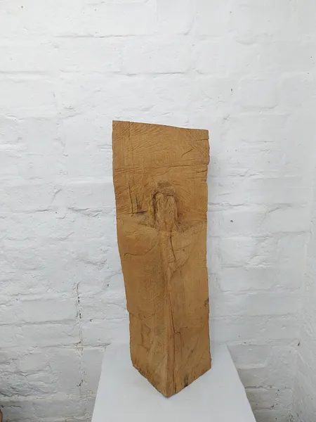 shy. — Holzskulptur von Stefan Seitz, Holz