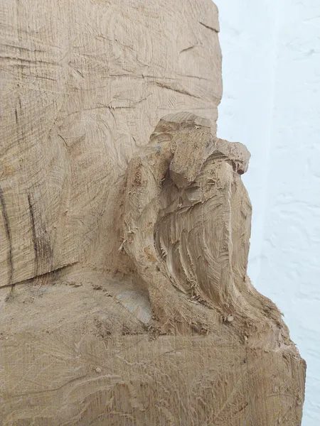 shy. — Vista 6, escultura en madera de Stefan Seitz